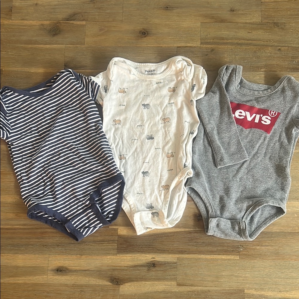 Bundle of 3 bodysuits